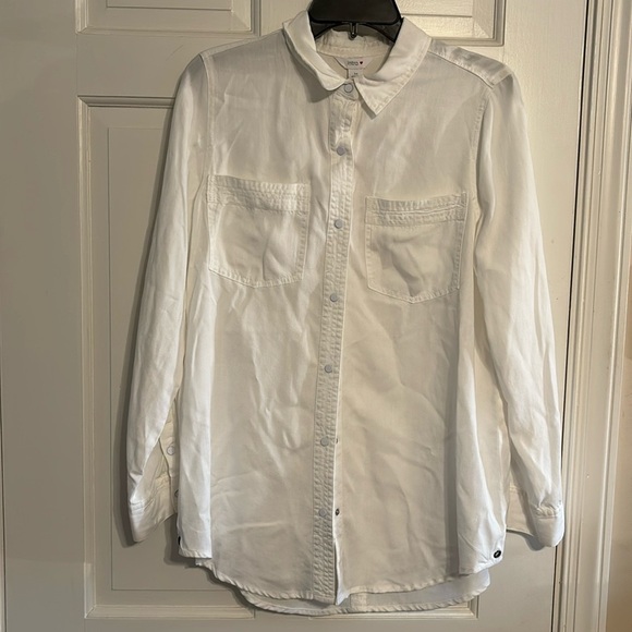 👚 Classic White Button-Down Shirt - Size M (NWT) ✨ - Picture 2 of 10